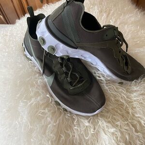 Woman’s Nike khaki green comfy sneakers
